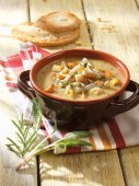 Zuppa_di_ceci_con_crostini_e_lardo_di_colonnata_LR