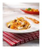 Spaghetti_con_pesto_rosso_pomodori_dorati_olive_taggiasche_stracciatella_LR greci